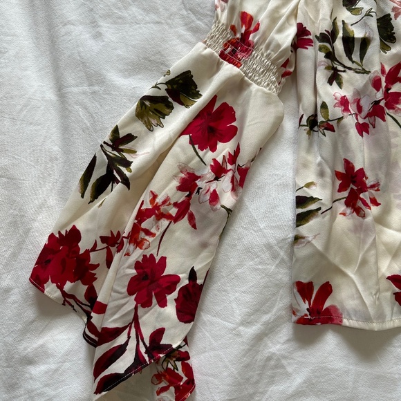Guess off the shoulder floral blouse XS - Picture 2 of 5